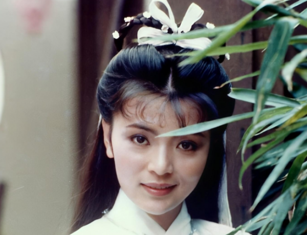 歲月不饒人，這6位女星，曾經驚豔時光如今顏值崩塌