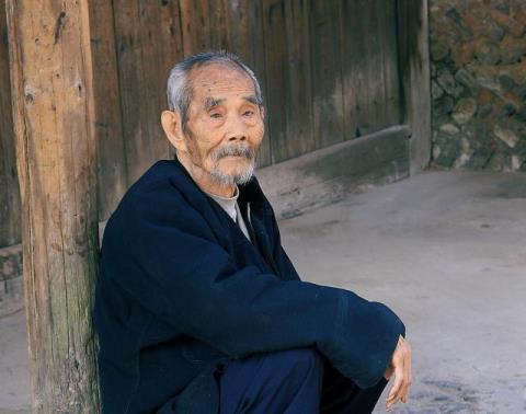 身上沒有“老年臭”的人，通常有4個習慣，若你也一樣，值得高興