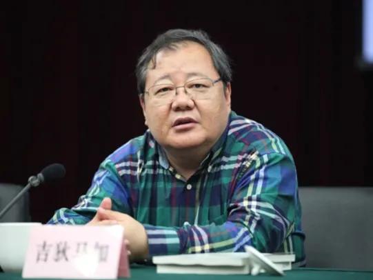 李少君的《涼州月》，能和陳子昂的《登幽州臺歌》相比？