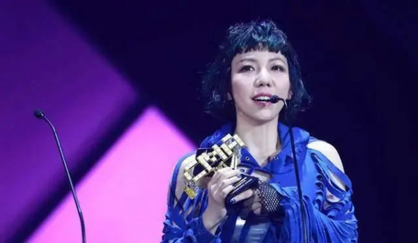 “昔日頂流”吳莫愁:從公眾眼中消失的這3年,都做了什麼? “昔日頂流”吳莫愁:從公眾眼中消失的這3年,都做了什麼?