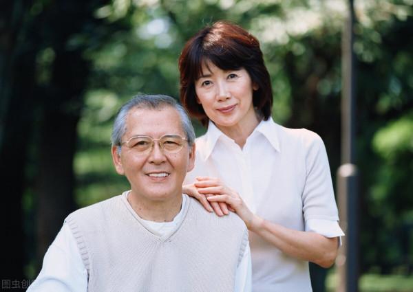 46歲住家保姆自述：和75歲僱主搭夥兩年，我的生活充滿陽光