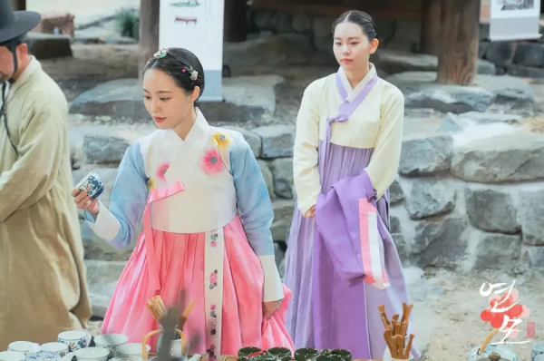 韓劇越抄越過分，拍《大長今》同時期古裝劇，造型還能“偷”漢服
