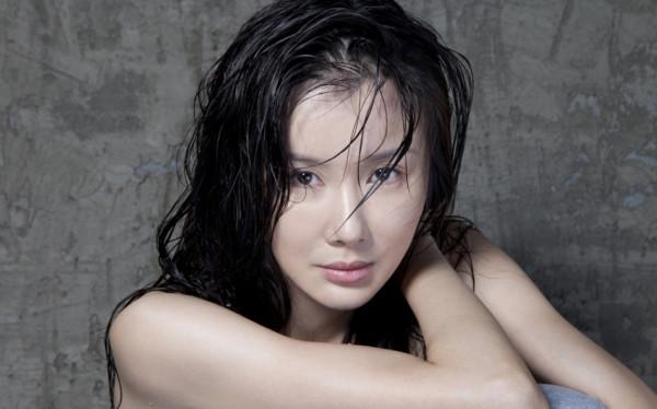 被導演侄子暴打，嫁2婚聯想總監，退出娛樂圈的孫菲菲，該怪誰呢