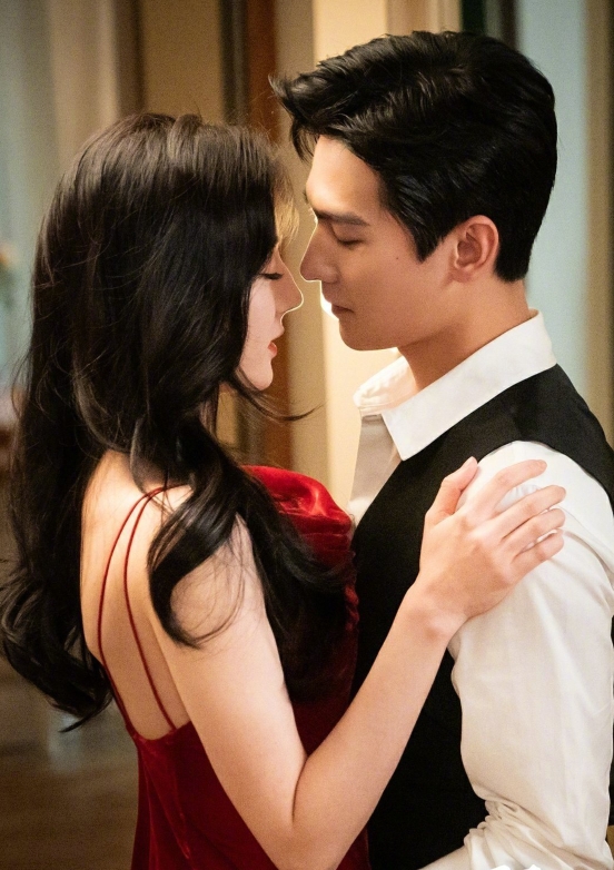 《且試天下》還未開播便飽受爭議，只因男女主差距太大？