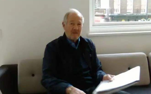 69歲英國億萬富豪，娶33歲中國外賣員後連生3娃，離世後財產平分