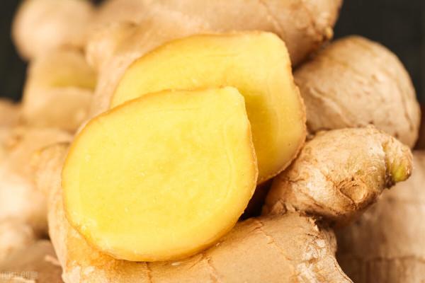 儲存生薑有妙招，別再直接放冰箱了，牢記3點，生薑多汁不變質