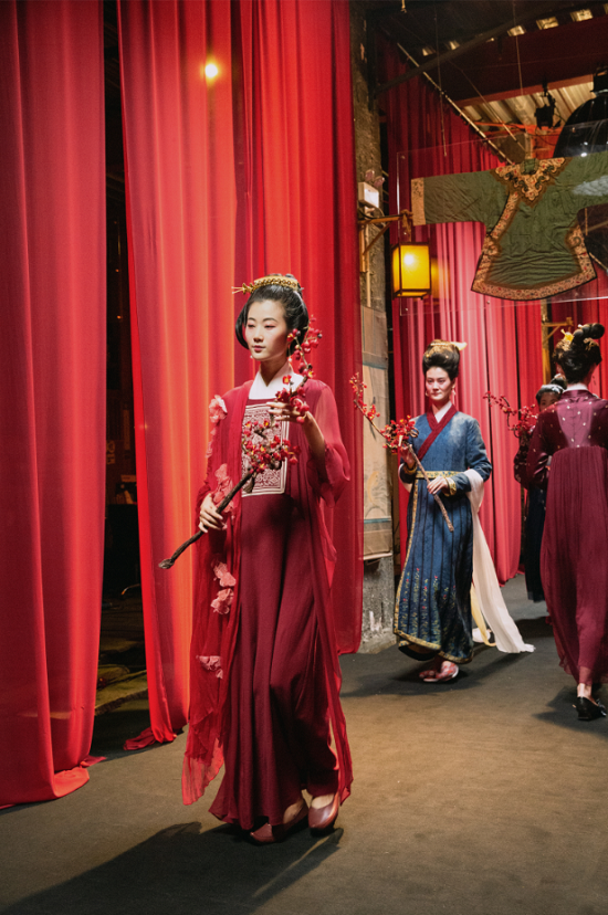 生活在左《九九消寒圖》New Hanfu系列主題釋出會