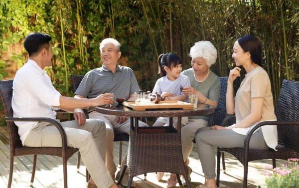 過年期間，親兄弟自相殘殺，最後兩人紛紛重傷入院，為什麼？