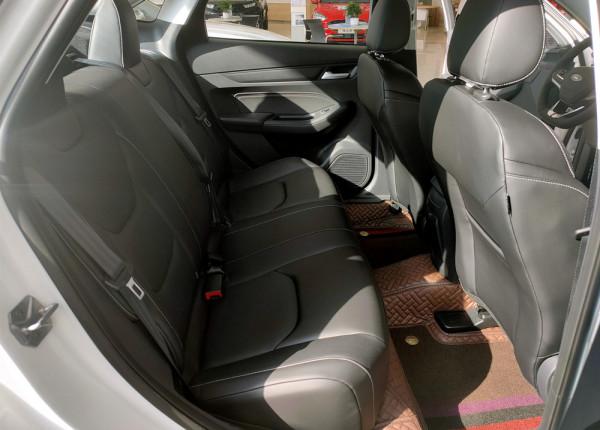 探店2021款福睿斯，1.5升動力依舊，頂配裸車價已到10萬內