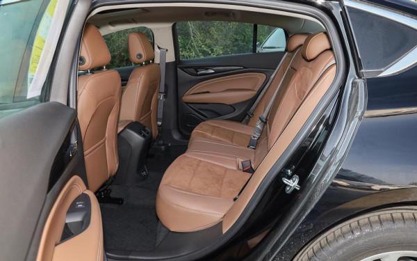 年底買車怎麼選？這3款合資中型車能優惠2萬起，天籟、君威均在榜