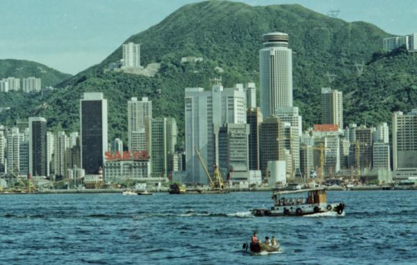 香港的黑社會“敢打敢殺”，為什麼迴歸後都不見了？看完敬佩不已