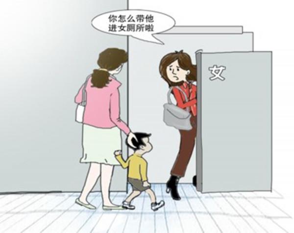 地鐵上拿礦泉水瓶為小孩“以防萬一”,別罵當媽的“低素質”了 地鐵上拿礦泉水瓶為小孩“以防萬一”,別罵當媽的“低素質”了