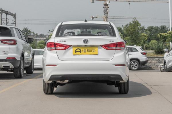 體驗長安悅翔，三廂小轎車，顏值高設計好，配1.4L自然吸氣發動機