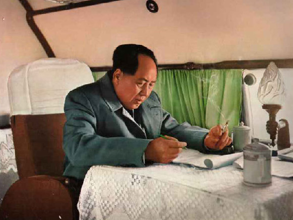 毛主席的四位秘書，兩位成了妻子，另外兩位是誰？後來過得如何？