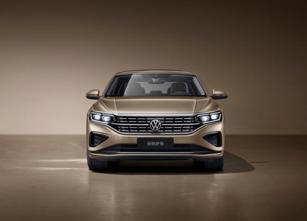 日德系主流B級車對比，第十代雅閣與新款帕薩特該怎麼選？