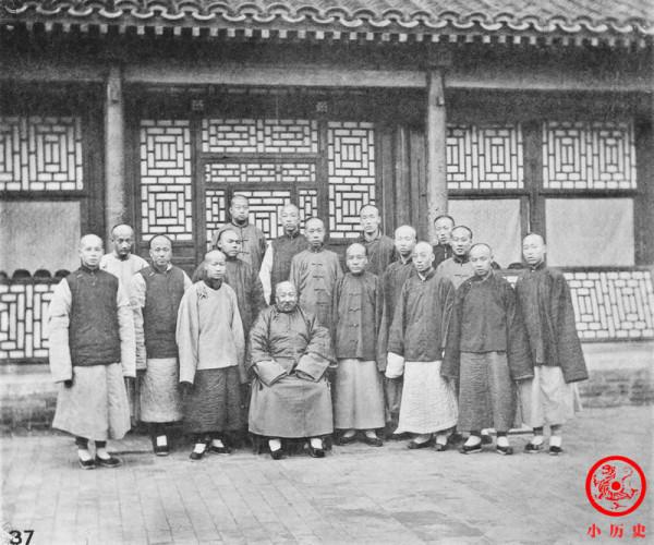 晚清老照片:小腳女子騎腳踏車,9歲陳寅恪與被免職的爺爺合影 晚清老照片:小腳女子騎腳踏車,9歲陳寅恪與被免職的爺爺合影