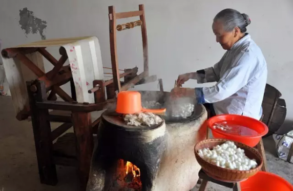 70年代難得一見的手工人老照片,好熟悉!有的快失傳… 70年代難得一見的手工人老照片,好熟悉!有的快失傳…