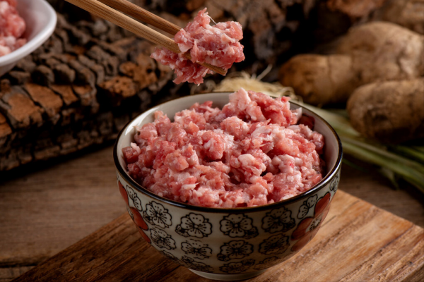 炸肉丸子，謹記“2放2竅門”，丸子又香又脆，涼了也不會硬