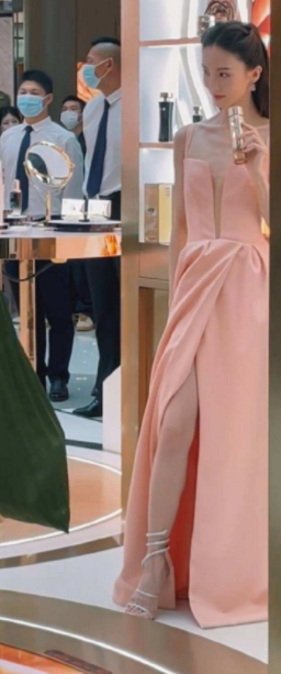 &OpenCurlyDoubleQuote;內卷&rdquo;下暴瘦的10位女星，有人瘦到22公斤，體力不支只能坐輪椅