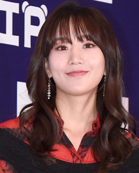 31歲韓女星搶黃燈發生車禍，當場撞人死亡，如今一審判決被罰8萬