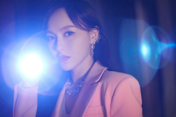 唐嫣看秀造型徹底封神!穿粉西裝盡顯央視範,塗烈焰紅唇才真開掛 唐嫣看秀造型徹底封神!穿粉西裝盡顯央視範,塗烈焰紅唇才真開掛