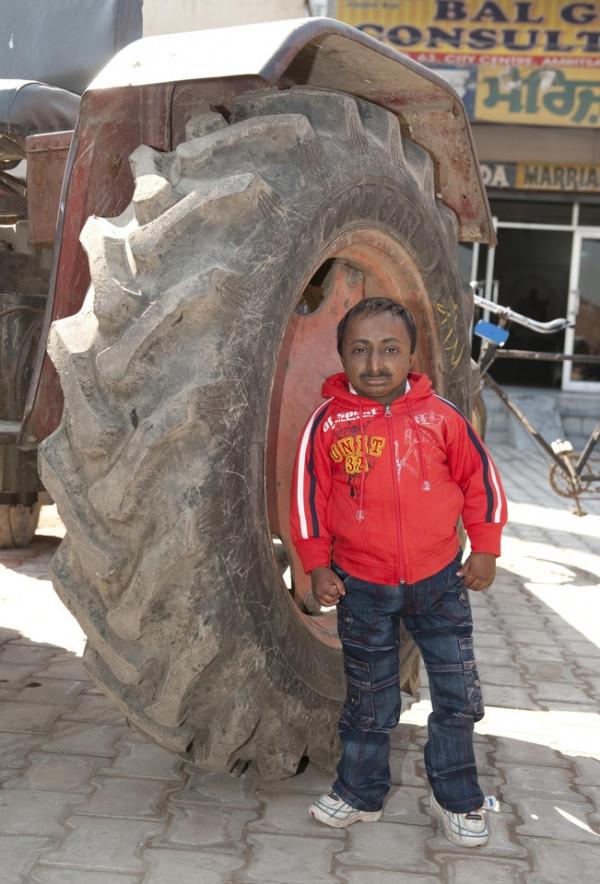 印度健身教練身高20cm，卻十分開朗