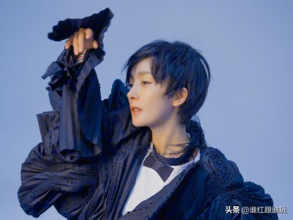 真時尚女王！楊冪2021年的第16刊封面官宣，五大男刊準滿貫達成