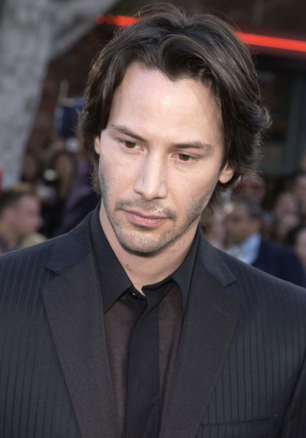 基努李維單身18年找到真愛，依偎在女友肩頭，活得簡單的人更幸福