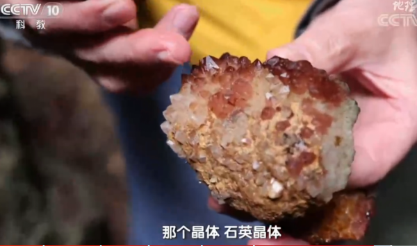 傳民國七位仙姑相約梅縣綠窟潭龍宮尋仙，五人永沉潭中，兩人逃出