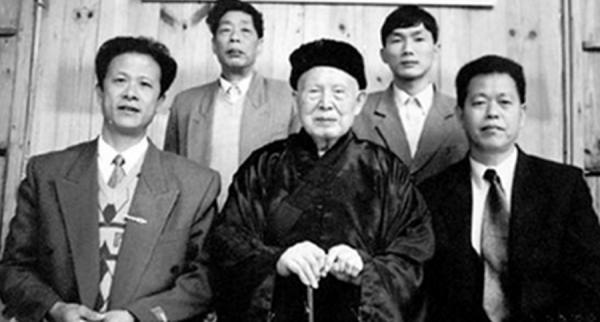 1985年,73歲少將拜訪福建一主持,失蹤50年的老首長道出當年事蹟 1985年,73歲少將拜訪福建一主持,失蹤50年的老首長道出當年事蹟
