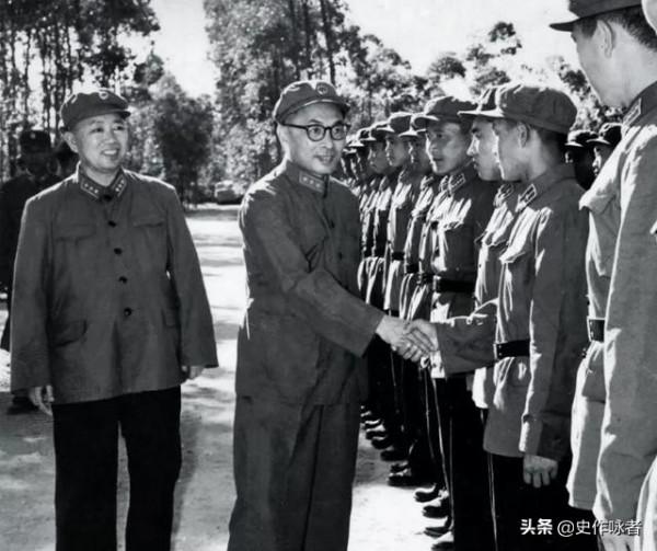 1955年授銜時，有十位開國上將被當場任命為軍區司令，他們都是誰