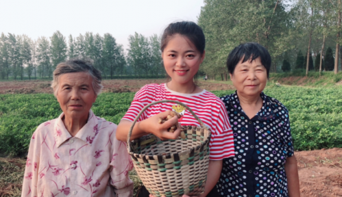 26歲江蘇美女，回村創業，年入百萬，婚禮直播被打賞10萬元