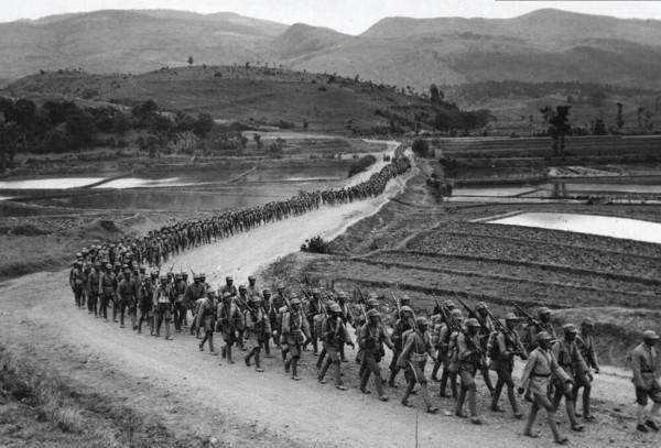 手榴彈掉在身旁如何保命？速度高達2000米每秒，比子彈都快