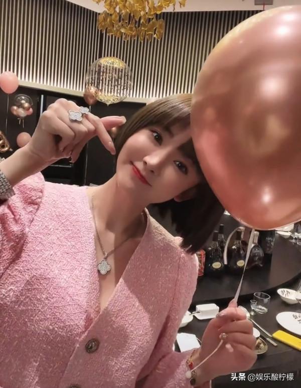 《鄉村愛情14》將播,小李副總曬生日宴,網友:這頓飯不便宜 《鄉村愛情14》將播,小李副總曬生日宴,網友:這頓飯不便宜