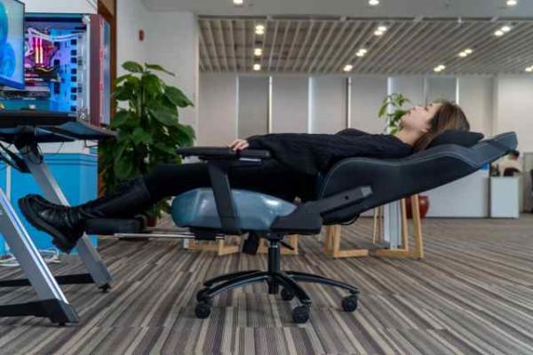 炫酷指數拉滿！這個電競椅竟然帶螢幕—傲風 機械大師Pro電競椅上手體驗