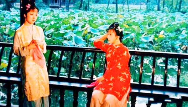 《紅樓夢》裡的中秋風俗，賈珍為什麼送賈母月餅和西瓜？