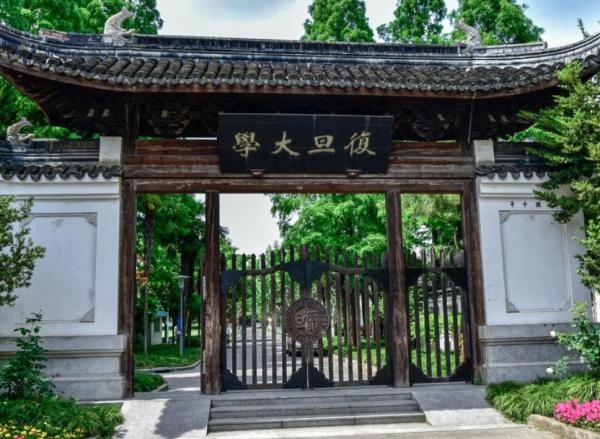 985高校排名大換血,哈工大意外跌入第三檔,清北穩坐首把交椅 985高校排名大換血,哈工大意外跌入第三檔,清北穩坐首把交椅