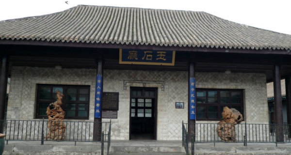 西北軍閥馬步芳搜刮60多箱黃金逃回沙特,欲娶19歲侄女,當街互罵 西北軍閥馬步芳搜刮60多箱黃金逃回沙特,欲娶19歲侄女,當街互罵