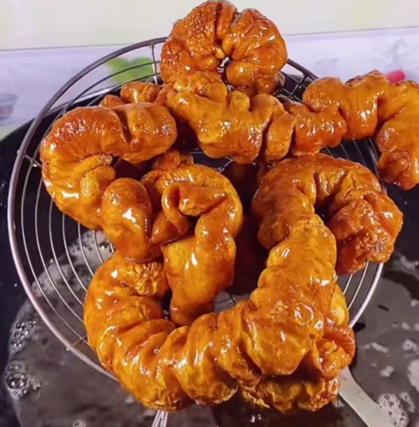 解鎖肥腸的N種花樣吃法——脆皮肥腸，外酥裡嫩，一口下去超滿足