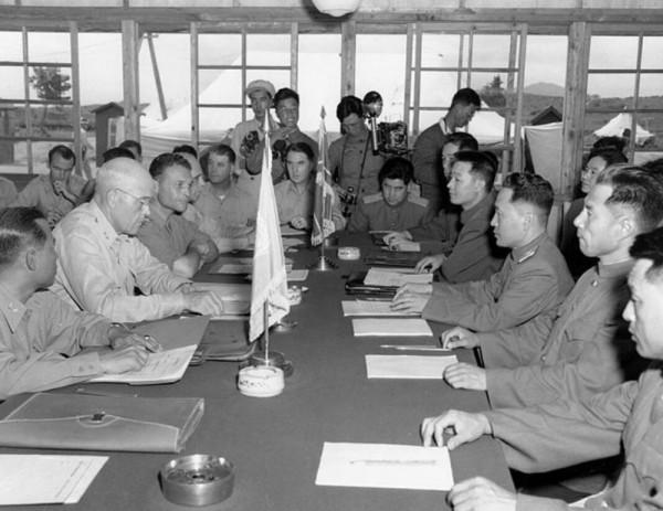 停戰談判期間,李克農突接“七字”電文,他流淚朝著祖國方向鞠躬 停戰談判期間,李克農突接“七字”電文,他流淚朝著祖國方向鞠躬