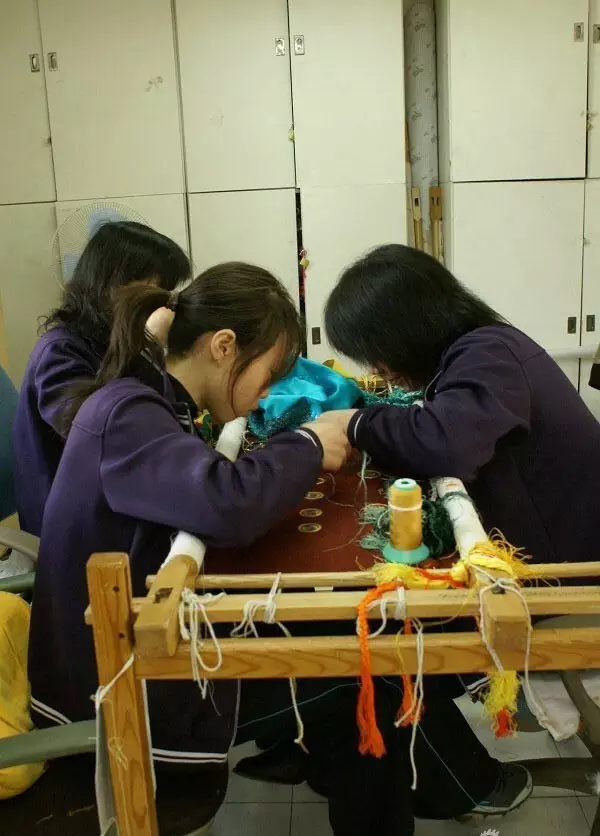 70年代難得一見的手工人老照片,好熟悉!有的快失傳… 70年代難得一見的手工人老照片,好熟悉!有的快失傳…