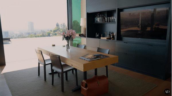 3.5億山頂豪宅佔地2.2畝 屋主竟然為豪車建了個展廳