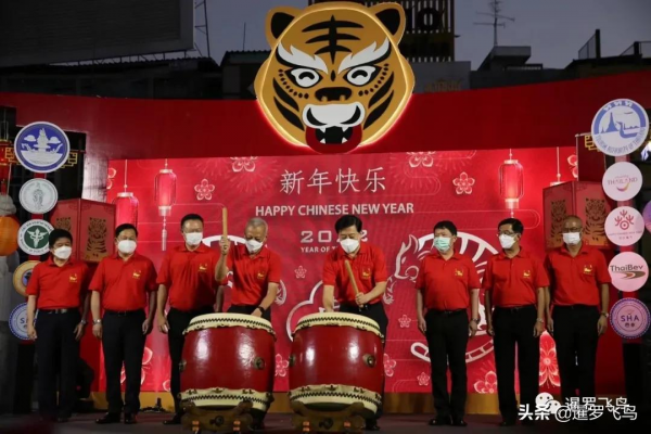 泰國年味兒特別濃，唐人街是春節大廟會，各大商場爭奇鬥豔拼裝飾