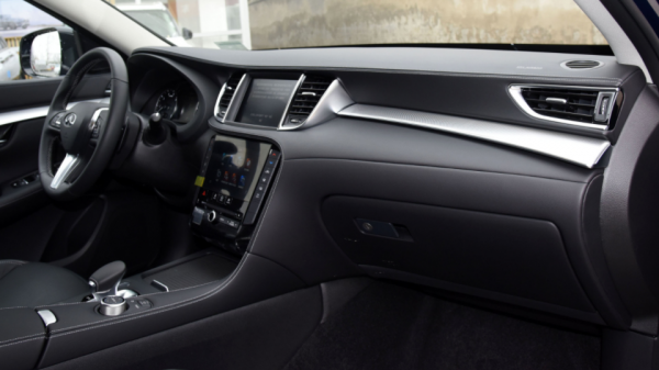 都說“買新不買舊”,英菲尼迪QX50舊款比新款更值? 都說“買新不買舊”,英菲尼迪QX50舊款比新款更值?