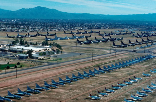 世界最大的飛機墳場，擁有5000架戰機排列，隨時為美軍補充戰力