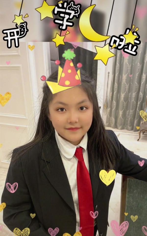 李湘曝女兒曾逃課!看媽媽直播刷禮物被抓包,12歲王詩齡已上初一 李湘曝女兒曾逃課!看媽媽直播刷禮物被抓包,12歲王詩齡已上初一