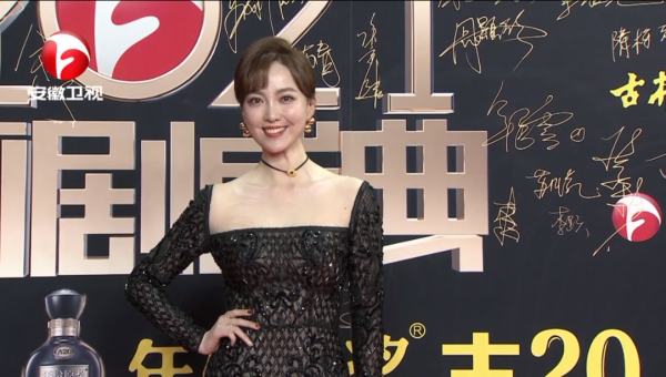 國劇盛典紅毯：劉濤僵硬假笑宋祖兒遲到黑臉，熱依扎讓人眼前一亮