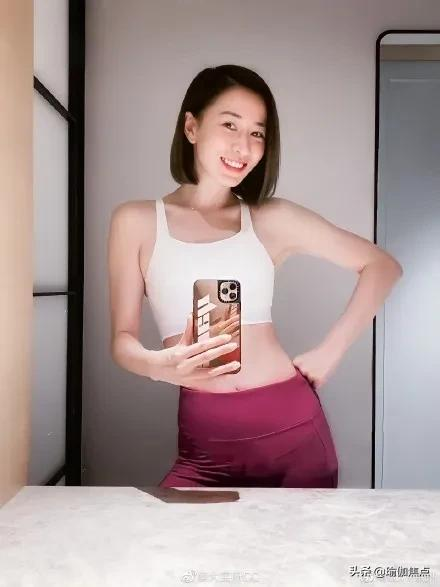 46歲佘詩曼曬瑜伽照、秀馬甲線：你的身材，出賣了你的生活層次