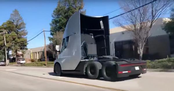 電動卡車Semi離量產還有多遠?特斯拉已佈局1000千瓦充電站 電動卡車Semi離量產還有多遠?特斯拉已佈局1000千瓦充電站