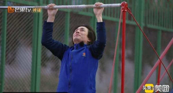 李承鉉太搞笑了，醒了又沒完全醒，像極了每天早上上班的我本人